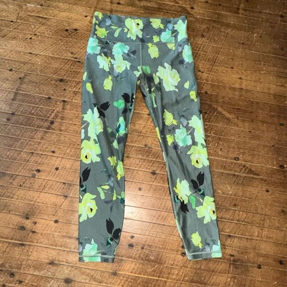 Athleta Elation 7/8 tight M green painted flower Athleisure leggings - Picture 3 of 5